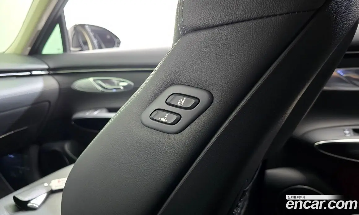 Genesis GV70 2022 2.5 автомат (гидро), фото 28 Genesis GV70 2022 2.5 автомат (гидро), фото 28