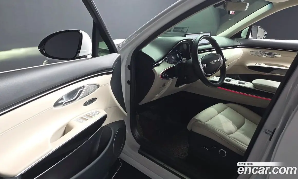 Genesis GV70 2022 2.5 автомат (гидро), фото 10 Genesis GV70 2022 2.5 автомат (гидро), фото 10