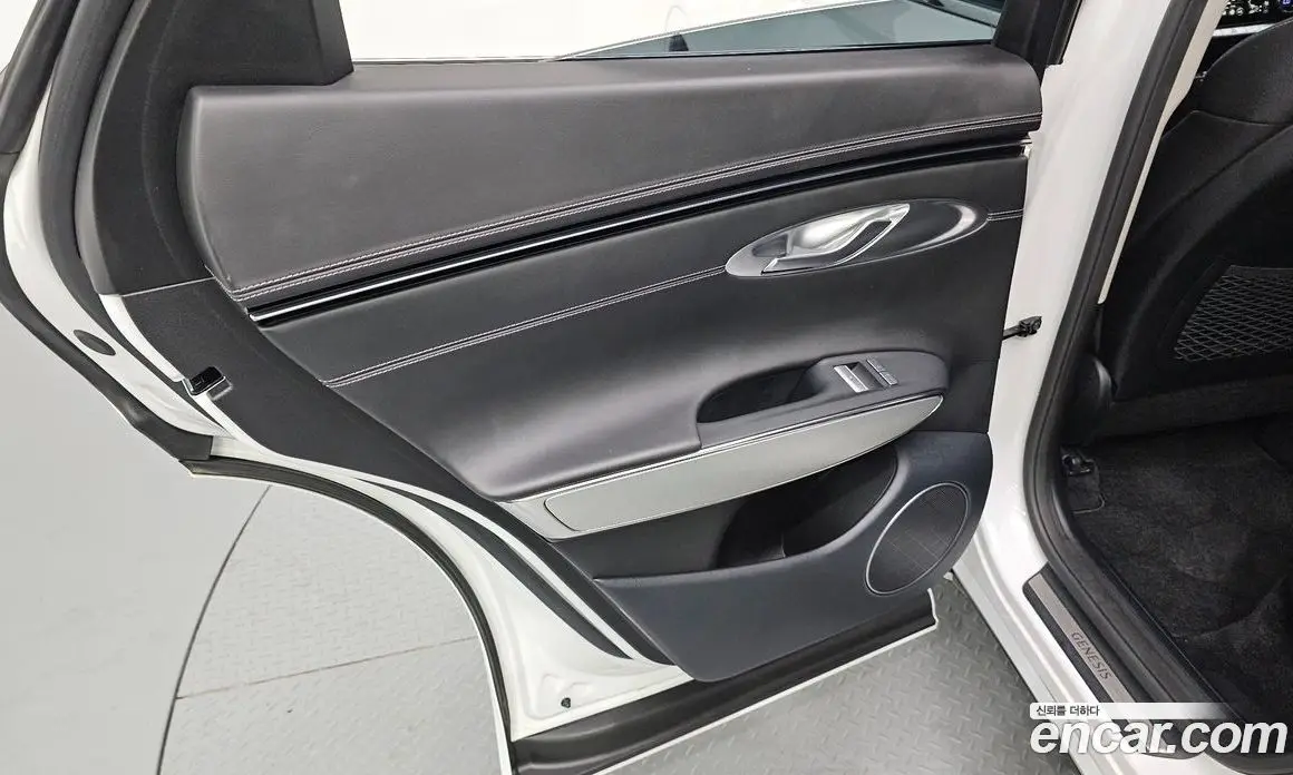 Genesis GV70 2022 2.5 автомат (гидро), фото 14 Genesis GV70 2022 2.5 автомат (гидро), фото 14