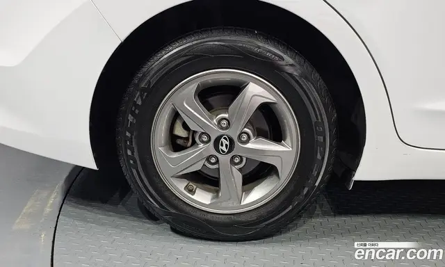 Hyundai Avante 2016 1.6 автомат (гидро), миниатюра 5 Hyundai Avante 2016 1.6 автомат (гидро), миниатюра 5