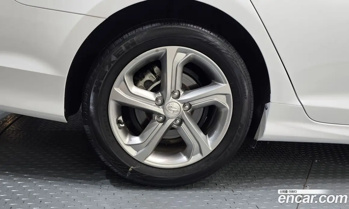 Hyundai Sonata 2019 2.0 автомат (гидро), фото 5 Hyundai Sonata 2019 2.0 автомат (гидро), фото 5