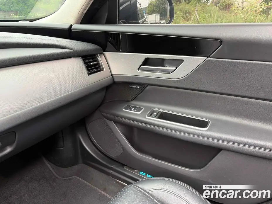 Jaguar XF 2019 2.0 автомат (гидро), фото 16 Jaguar XF 2019 2.0 автомат (гидро), фото 16