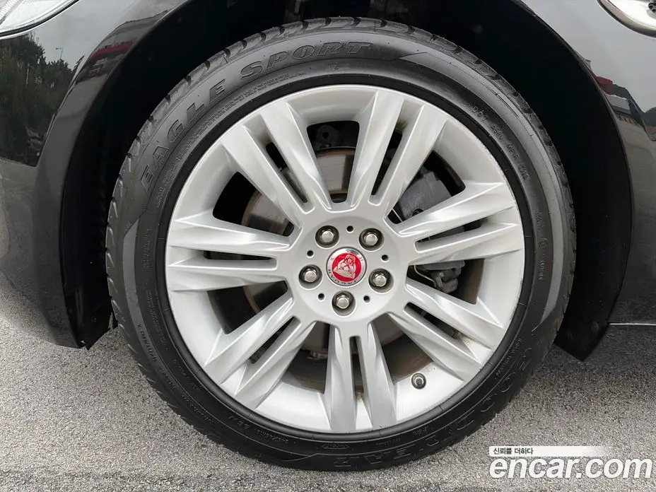 Jaguar XF 2019 2.0 автомат (гидро), фото 5 Jaguar XF 2019 2.0 автомат (гидро), фото 5