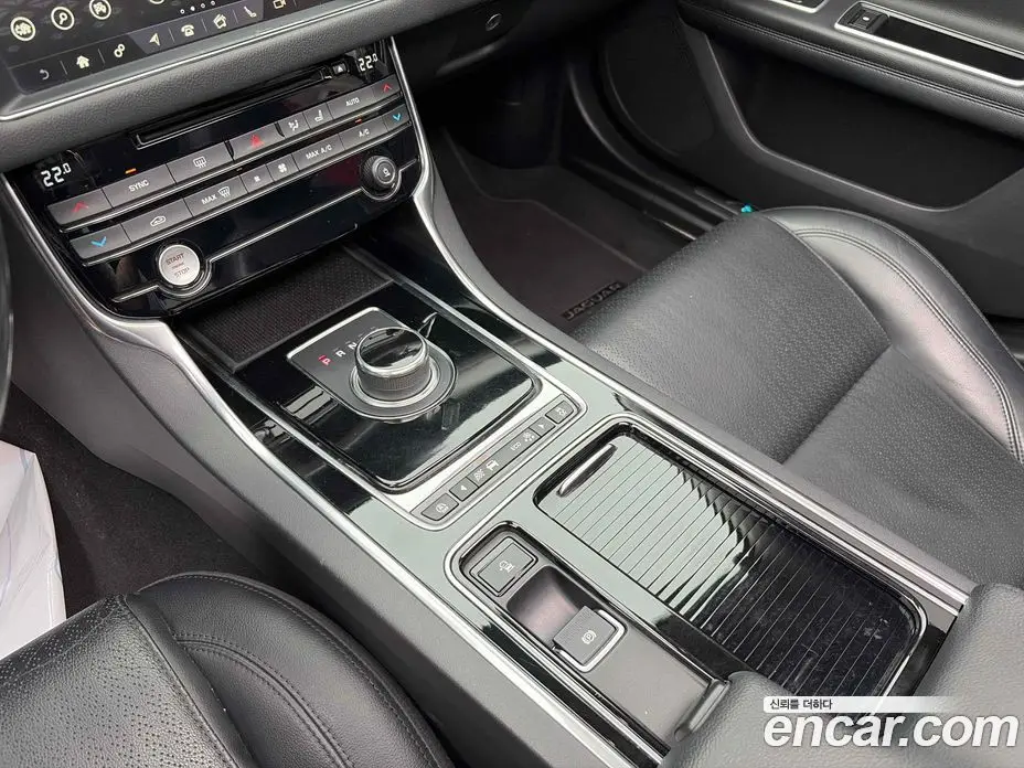 Jaguar XF 2019 2.0 автомат (гидро), фото 9 Jaguar XF 2019 2.0 автомат (гидро), фото 9