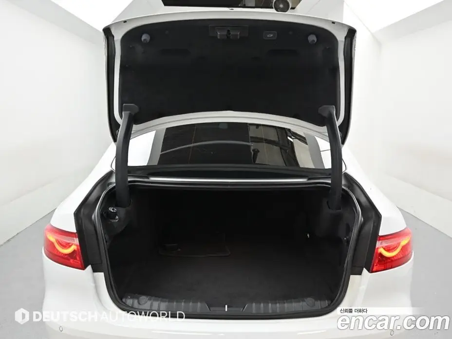 Jaguar XF 2020 2.0 автомат (гидро), фото 19 Jaguar XF 2020 2.0 автомат (гидро), фото 19