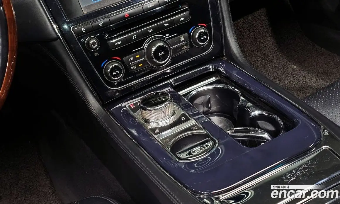 Jaguar XJ 2011 3.0 автомат (гидро), фото 9 Jaguar XJ 2011 3.0 автомат (гидро), фото 9