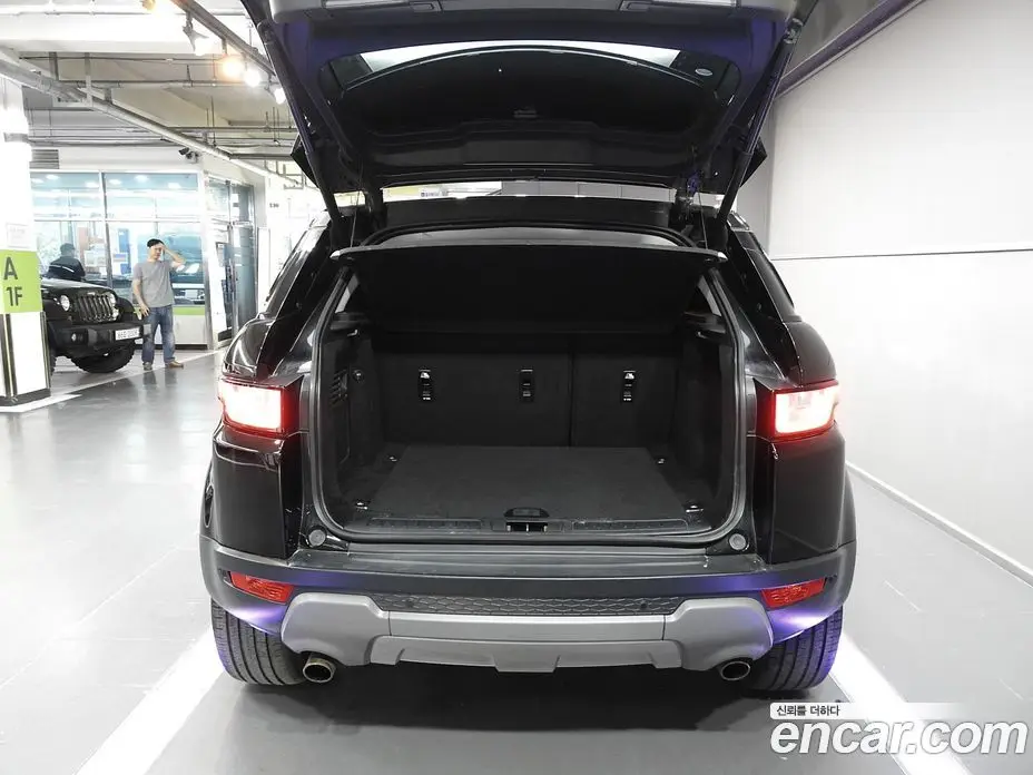 Land Rover Range Rover Evoque 2017 2.0 автомат (гидро), фото 15 Land Rover Range Rover Evoque 2017 2.0 автомат (гидро), фото 15