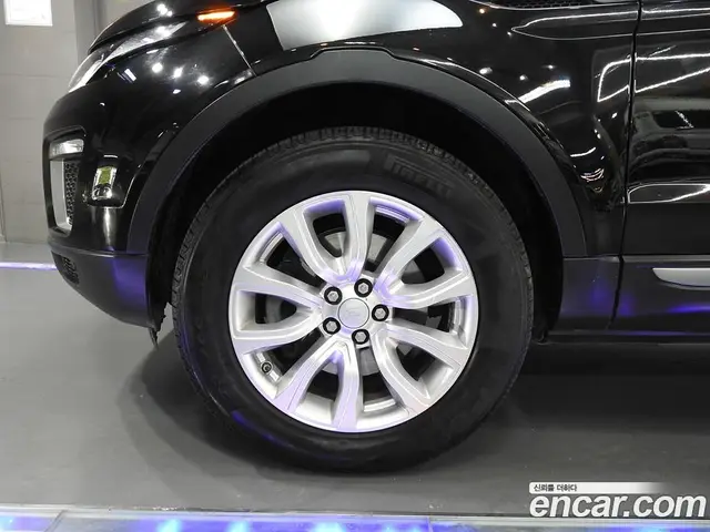 Land Rover Range Rover Evoque 2017 2.0 автомат (гидро), миниатюра 5 Land Rover Range Rover Evoque 2017 2.0 автомат (гидро), миниатюра 5