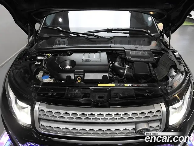 Land Rover Range Rover Evoque 2017 2.0 автомат (гидро), миниатюра 6 Land Rover Range Rover Evoque 2017 2.0 автомат (гидро), миниатюра 6