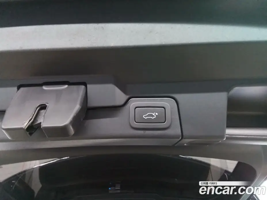 Land Rover Range Rover Evoque 2018 2.0 автомат (гидро), фото 18 Land Rover Range Rover Evoque 2018 2.0 автомат (гидро), фото 18