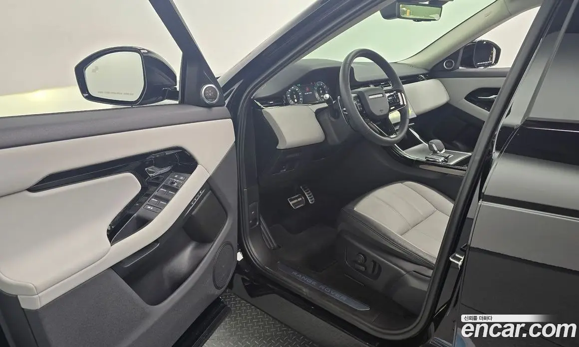 Land Rover Range Rover Evoque 2025 2.0 автомат (гидро), фото 10