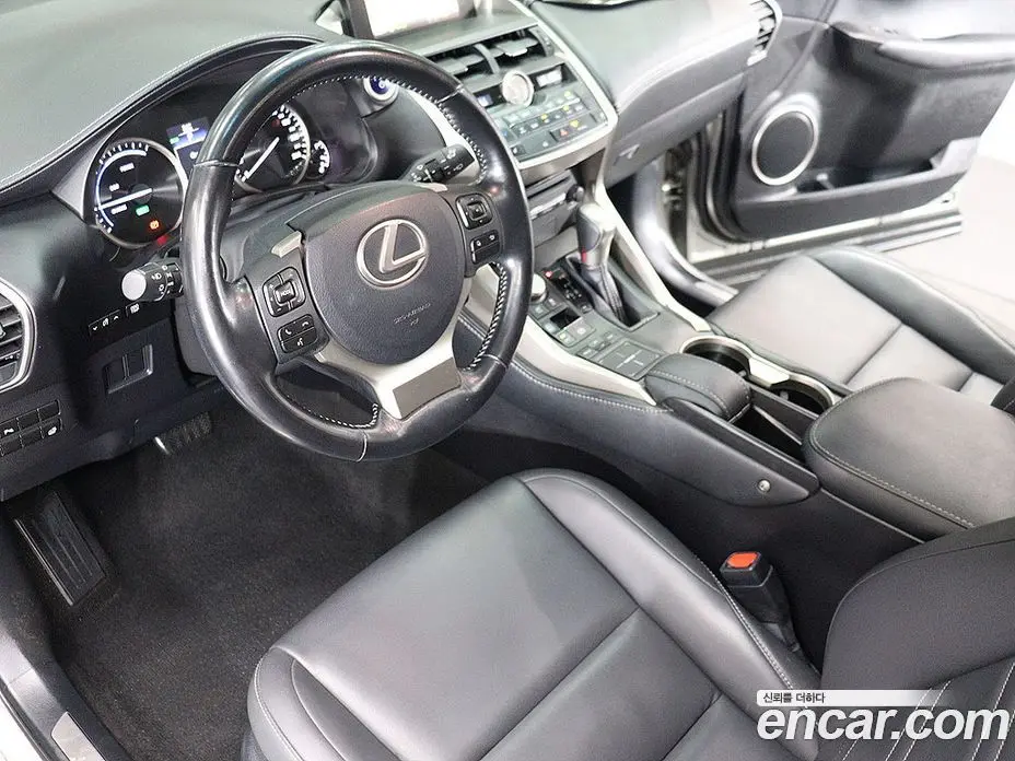 Lexus NX 2017 2.5 автомат (гидро), фото 15 Lexus NX 2017 2.5 автомат (гидро), фото 15