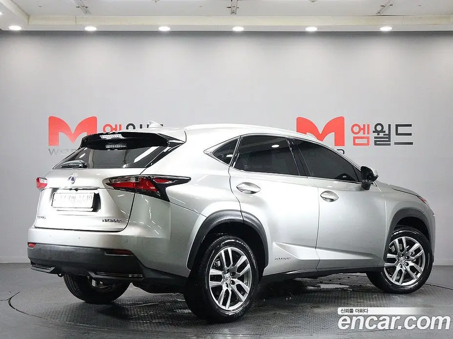 Lexus NX 2017 2.5 автомат (гидро), фото 3 Lexus NX 2017 2.5 автомат (гидро), фото 3