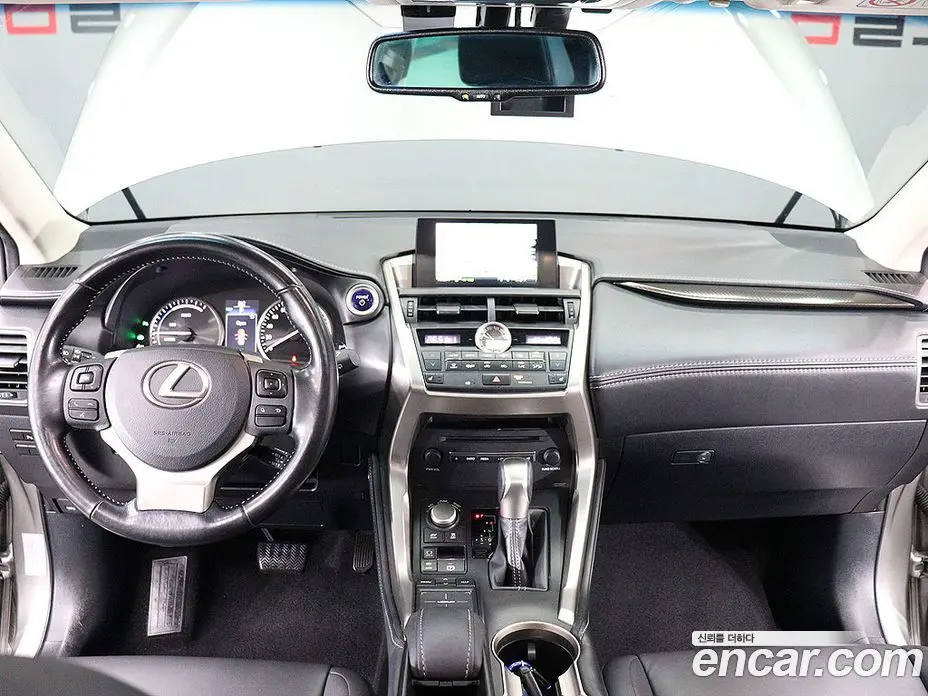 Lexus NX 2017 2.5 автомат (гидро), фото 5 Lexus NX 2017 2.5 автомат (гидро), фото 5