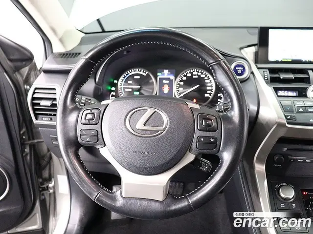 Lexus NX 2017 2.5 автомат (гидро), миниатюра 8 Lexus NX 2017 2.5 автомат (гидро), миниатюра 8