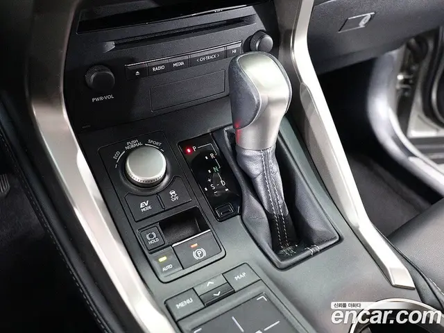 Lexus NX 2017 2.5 автомат (гидро), миниатюра 10 Lexus NX 2017 2.5 автомат (гидро), миниатюра 10