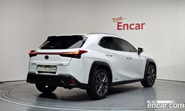 Lexus UX 2021 2.0 автомат (гидро), миниатюра 2 Lexus UX 2021 2.0 автомат (гидро), миниатюра 2