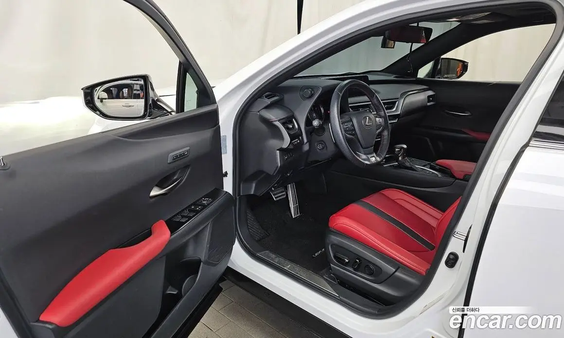 Lexus UX 2021 2.0 автомат (гидро), фото 13 Lexus UX 2021 2.0 автомат (гидро), фото 13