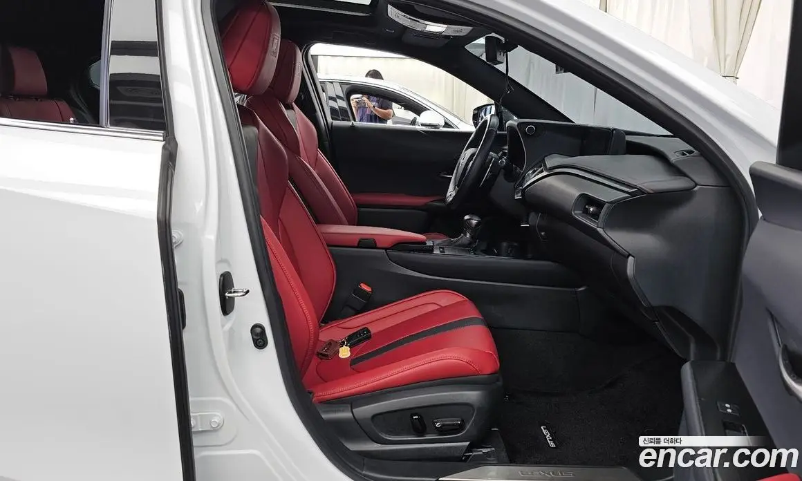 Lexus UX 2021 2.0 автомат (гидро), фото 17 Lexus UX 2021 2.0 автомат (гидро), фото 17