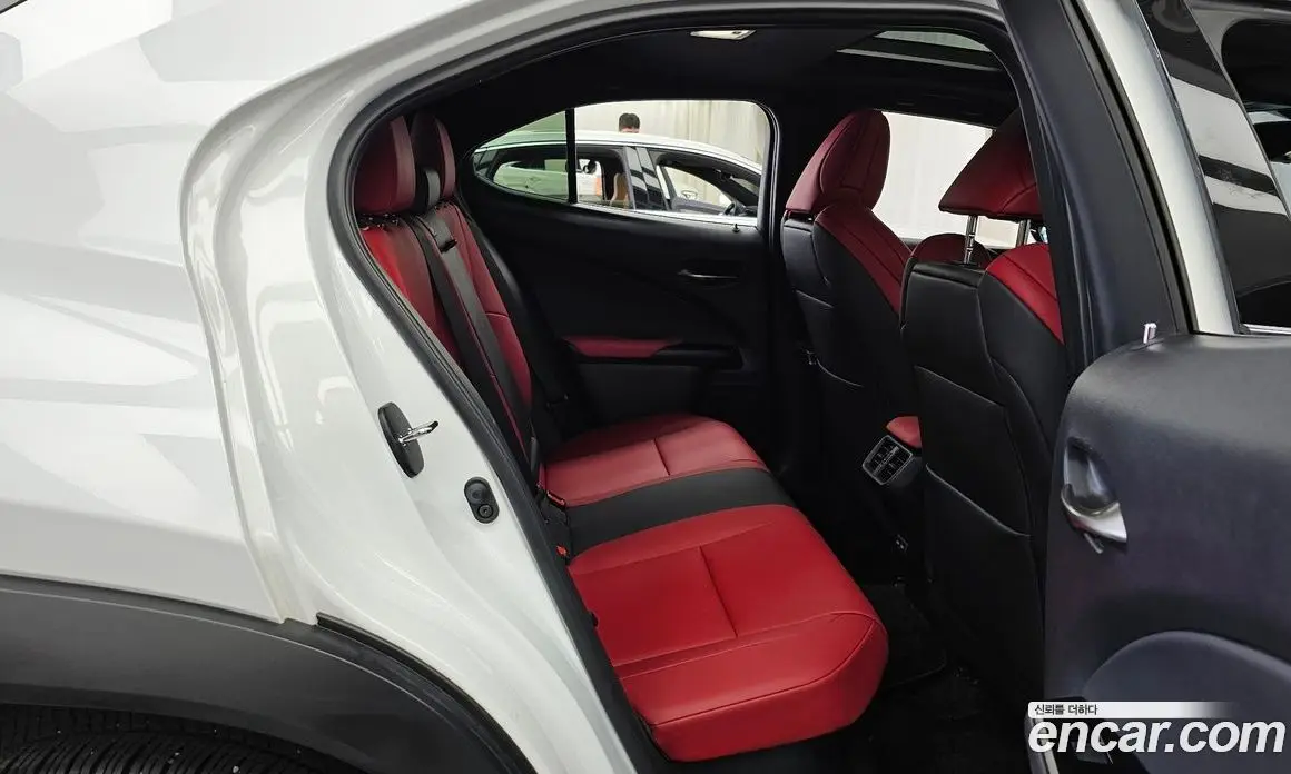 Lexus UX 2021 2.0 автомат (гидро), фото 18 Lexus UX 2021 2.0 автомат (гидро), фото 18