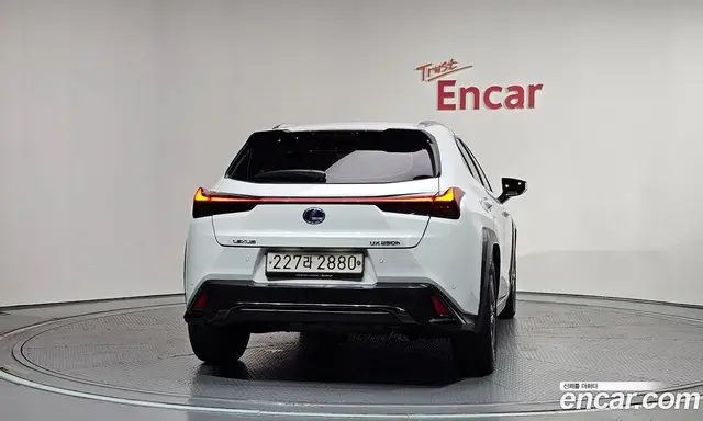Lexus UX 2021 2.0 автомат (гидро), миниатюра 4 Lexus UX 2021 2.0 автомат (гидро), миниатюра 4