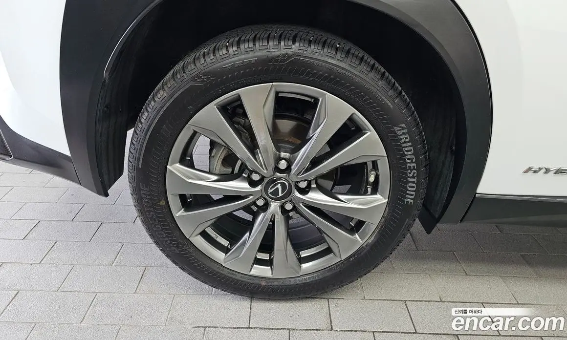 Lexus UX 2021 2.0 автомат (гидро), фото 5 Lexus UX 2021 2.0 автомат (гидро), фото 5