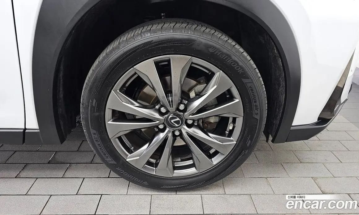 Lexus UX 2021 2.0 автомат (гидро), фото 7 Lexus UX 2021 2.0 автомат (гидро), фото 7