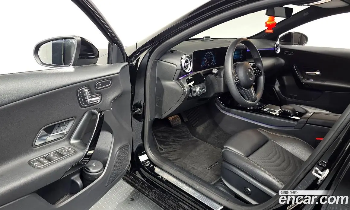 Mercedes-Benz A-Class 2019 2.0 автомат (гидро), фото 13 Mercedes-Benz A-Class 2019 2.0 автомат (гидро), фото 13