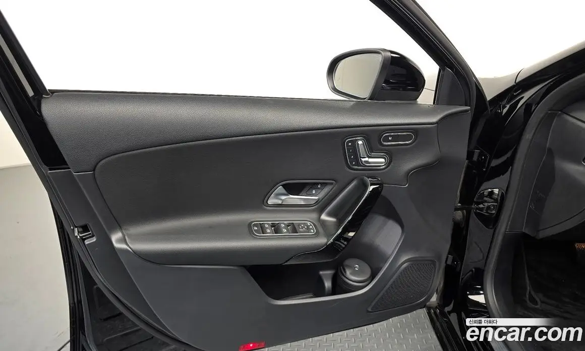 Mercedes-Benz A-Class 2019 2.0 автомат (гидро), фото 14 Mercedes-Benz A-Class 2019 2.0 автомат (гидро), фото 14