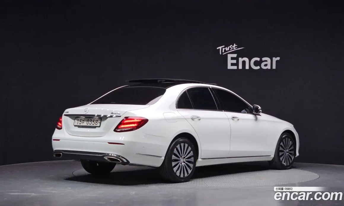 Mercedes-Benz E-Class 2016 2.0 автомат (гидро), фото 2 Mercedes-Benz E-Class 2016 2.0 автомат (гидро), фото 2