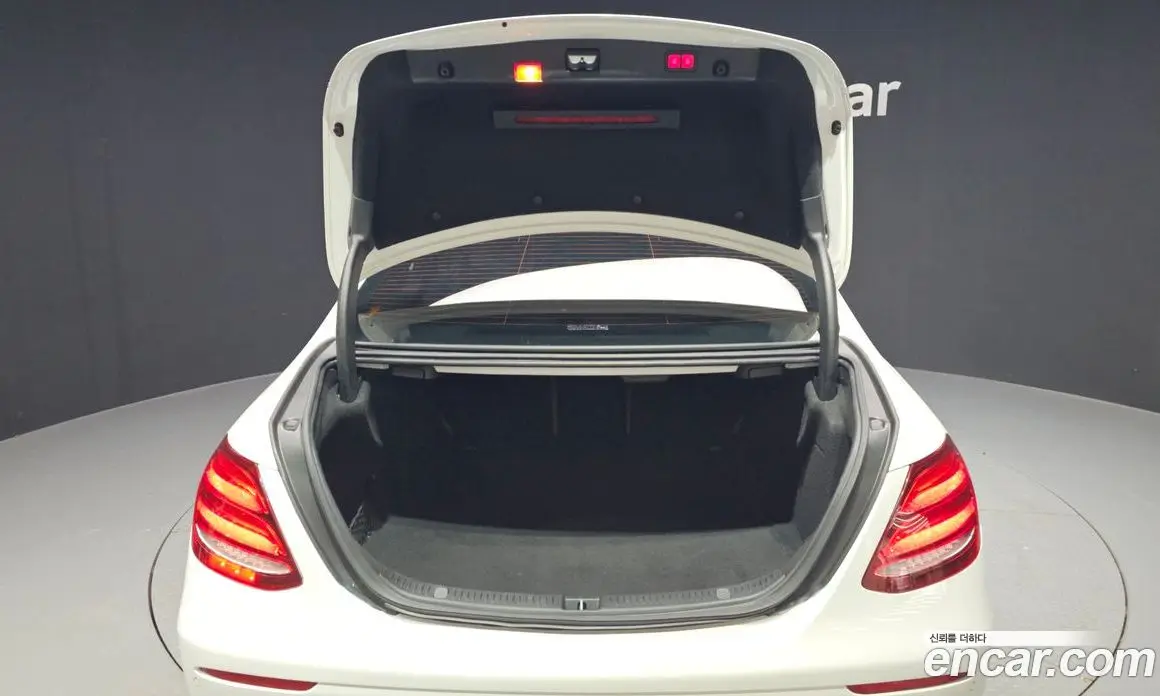Mercedes-Benz E-Class 2016 2.0 автомат (гидро), фото 20 Mercedes-Benz E-Class 2016 2.0 автомат (гидро), фото 20