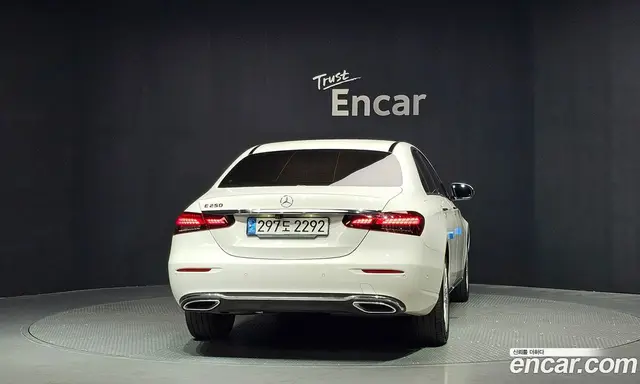 Mercedes-Benz E-Class 2021 2.0 автомат (гидро), миниатюра 4 Mercedes-Benz E-Class 2021 2.0 автомат (гидро), миниатюра 4