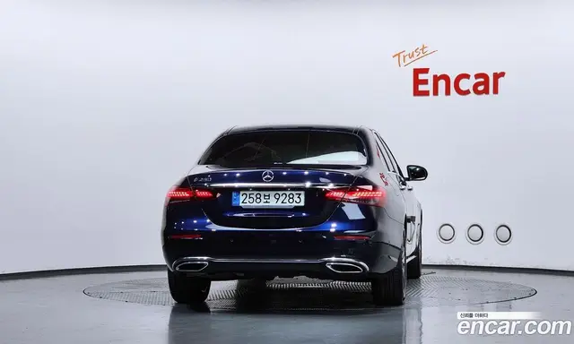 Mercedes-Benz E-Class 2022 2.0 автомат (гидро), миниатюра 4