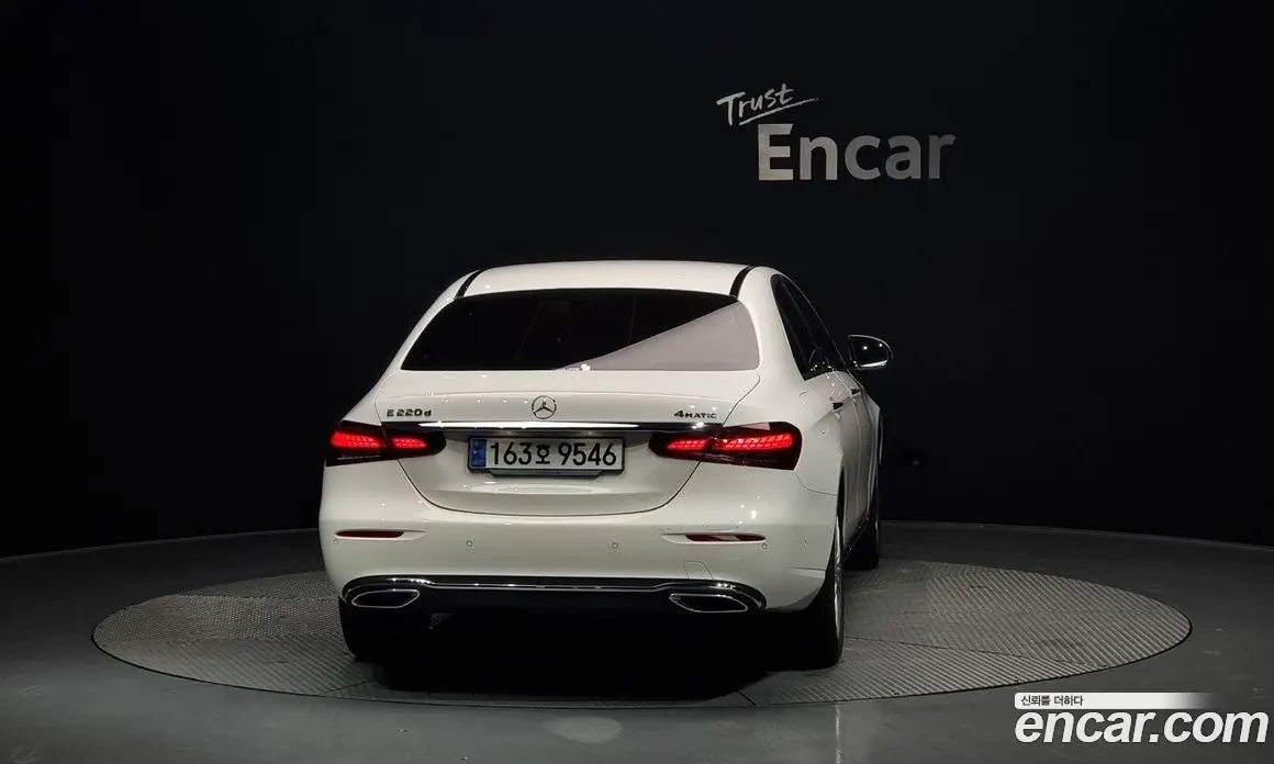 Mercedes-Benz E-Class 2023 1.9 автомат (гидро), фото 4