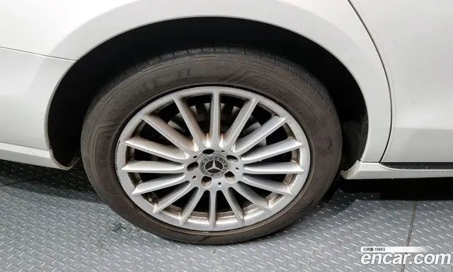 Mercedes-Benz E-Class 2023 1.9 автомат (гидро), миниатюра 5
