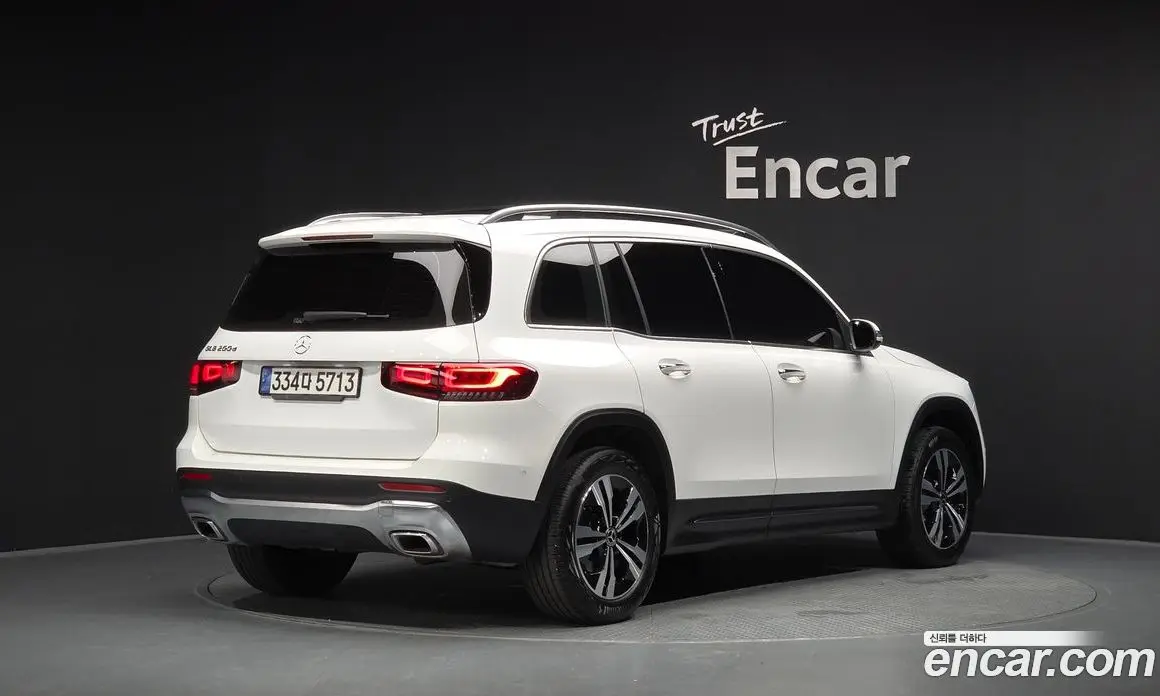 Mercedes-Benz GLB-Class 2022 1.9 автомат (гидро), фото 1 Mercedes-Benz GLB-Class 2022 1.9 автомат (гидро), фото 1