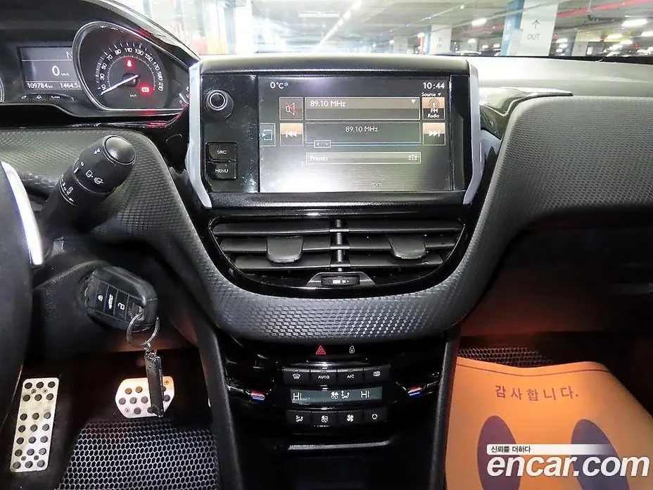 Peugeot 2008 2015 1.6 автомат (гидро), фото 11 Peugeot 2008 2015 1.6 автомат (гидро), фото 11