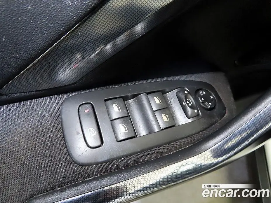 Peugeot 2008 2015 1.6 автомат (гидро), фото 13 Peugeot 2008 2015 1.6 автомат (гидро), фото 13