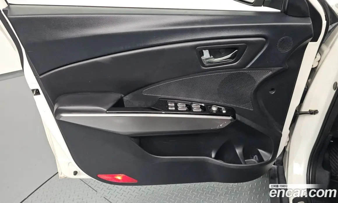 SsangYong TIBOLI 2015 1.6 автомат (гидро), фото 13 SsangYong TIBOLI 2015 1.6 автомат (гидро), фото 13