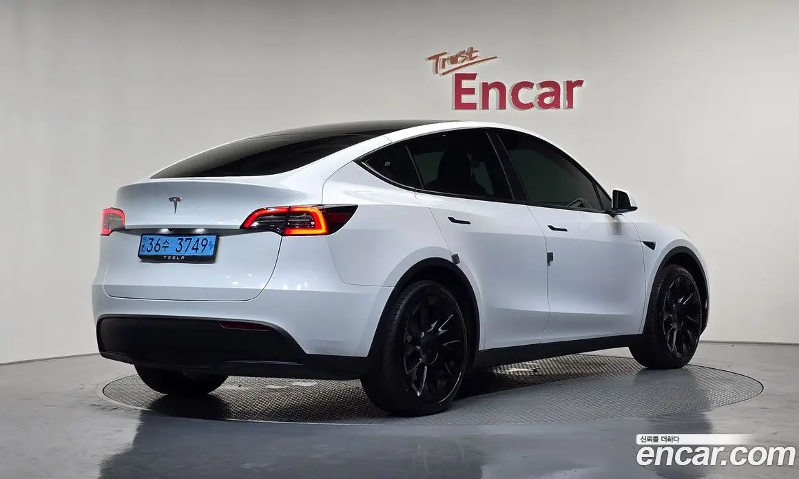 Tesla Model Y 2023 0.2 автомат (гидро), фото 1 Tesla Model Y 2023 0.2 автомат (гидро), фото 1
