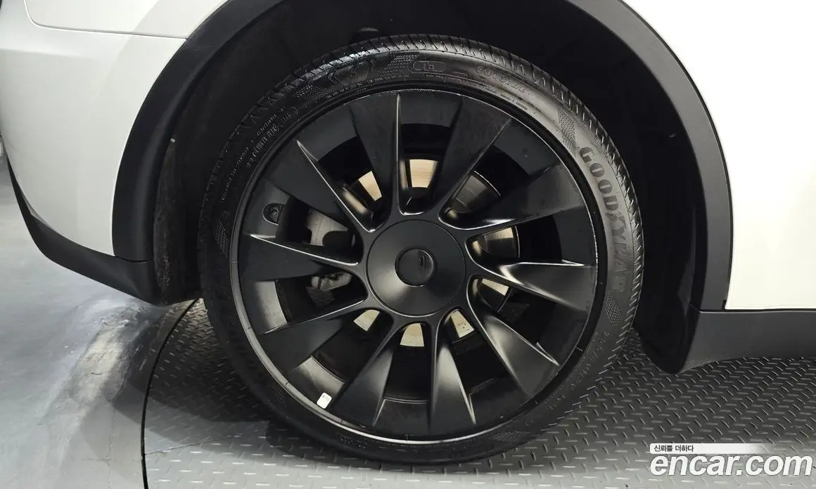 Tesla Model Y 2023 0.2 автомат (гидро), фото 4 Tesla Model Y 2023 0.2 автомат (гидро), фото 4