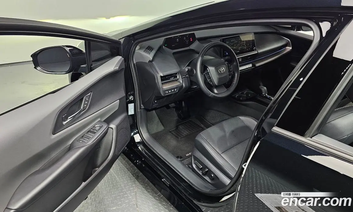 Toyota Prius 2025 2.0 автомат (гидро), фото 11 Toyota Prius 2025 2.0 автомат (гидро), фото 11