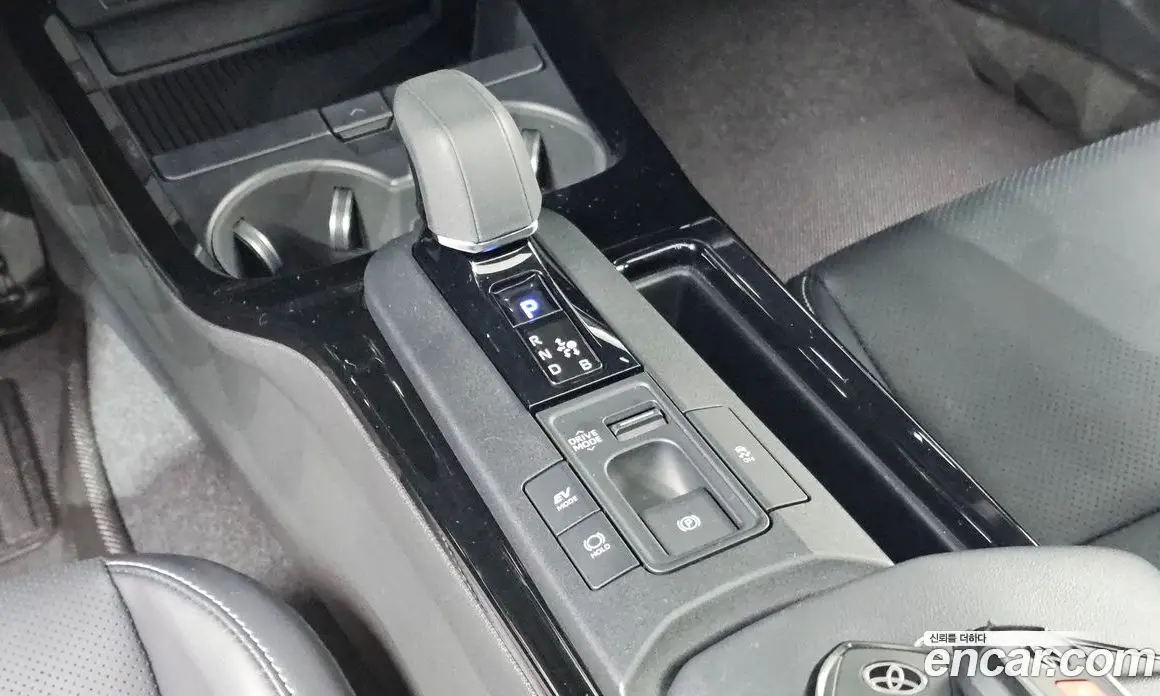 Toyota Prius 2025 2.0 автомат (гидро), фото 9 Toyota Prius 2025 2.0 автомат (гидро), фото 9
