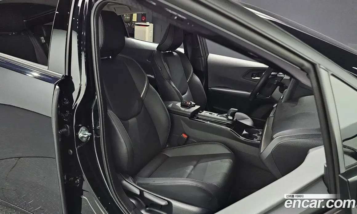 Toyota Prius 2025 2.0 автомат (гидро), фото 10 Toyota Prius 2025 2.0 автомат (гидро), фото 10