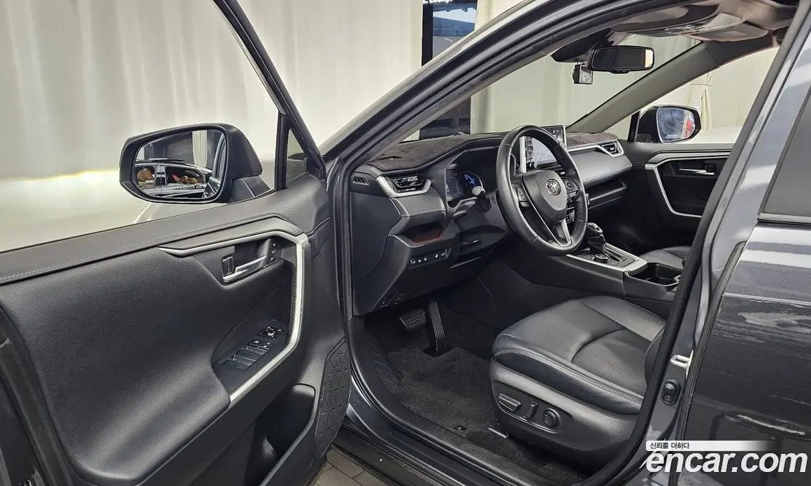 Toyota RAV4 2021 2.5 автомат (гидро), фото 13 Toyota RAV4 2021 2.5 автомат (гидро), фото 13
