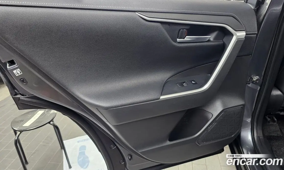 Toyota RAV4 2021 2.5 автомат (гидро), фото 15 Toyota RAV4 2021 2.5 автомат (гидро), фото 15