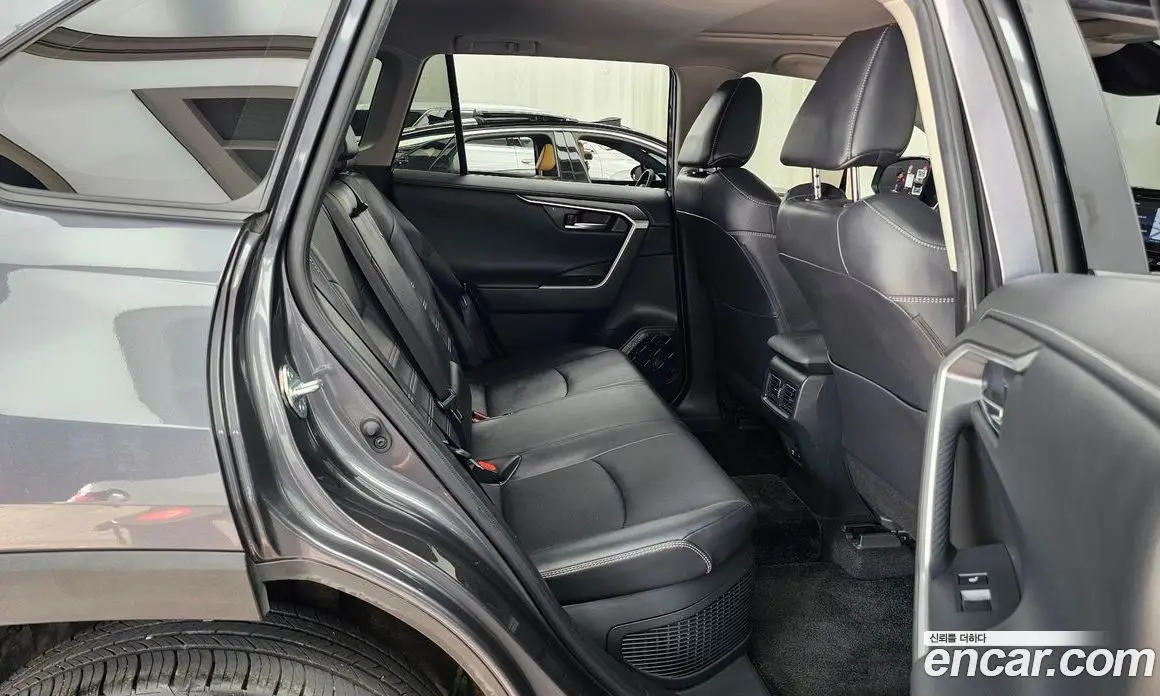Toyota RAV4 2021 2.5 автомат (гидро), фото 18 Toyota RAV4 2021 2.5 автомат (гидро), фото 18