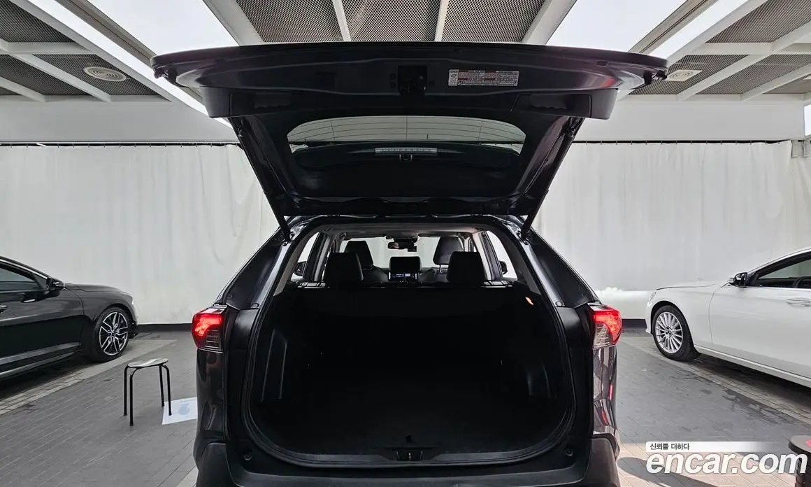 Toyota RAV4 2021 2.5 автомат (гидро), фото 26 Toyota RAV4 2021 2.5 автомат (гидро), фото 26