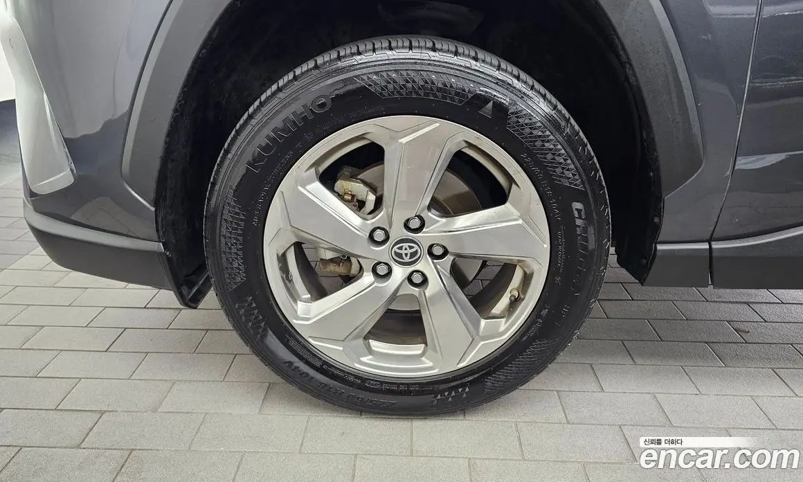 Toyota RAV4 2021 2.5 автомат (гидро), фото 5 Toyota RAV4 2021 2.5 автомат (гидро), фото 5