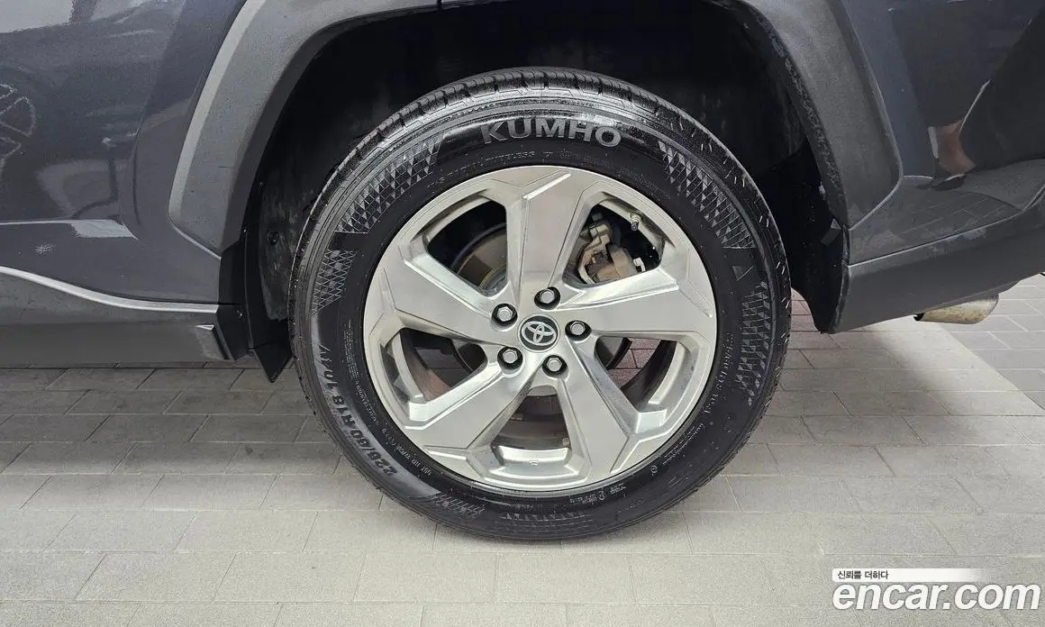 Toyota RAV4 2021 2.5 автомат (гидро), фото 7 Toyota RAV4 2021 2.5 автомат (гидро), фото 7